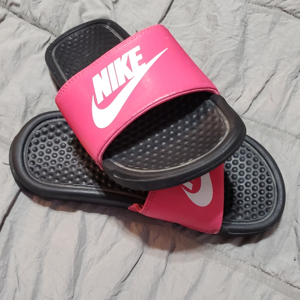 Nike Benassi Jdi Hot Pink & Black Youth Slides Sandals 4y Discontinued Style - Picture 7 of 7
